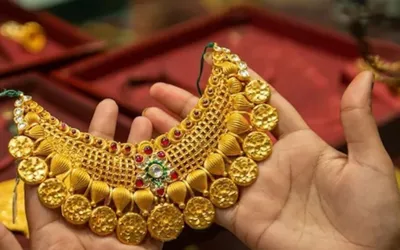 Gold prices surge by Rs3, 600 per tola across Pakistan