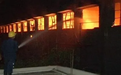 Karachi: Massive fire rages in Landhi factory zone, 5 injured