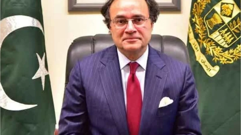 Finance Minister Aurangzeb shows positive trends in inflation, debt, and growth