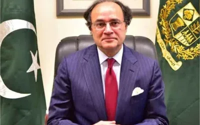 Finance Minister Aurangzeb shows positive trends in inflation, debt, and growth