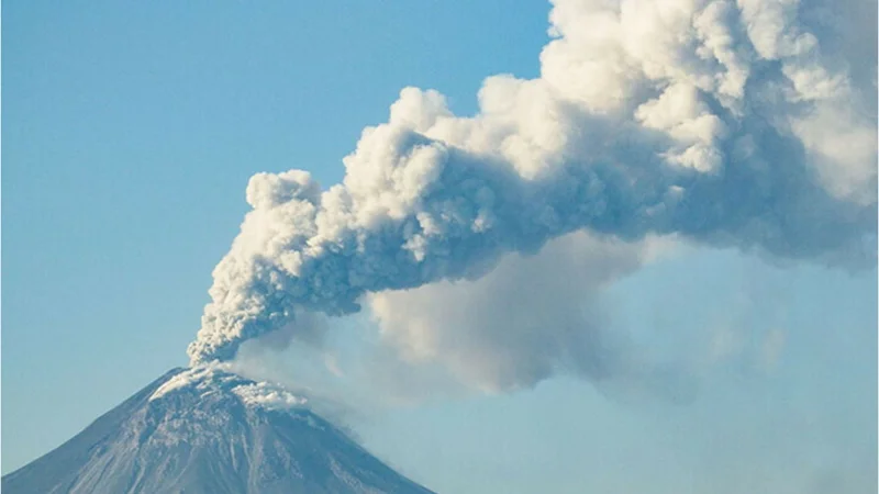 Indonesia Volcano Erupts, Spewing ash 6 miles high, Bali airport hit by major disruptions