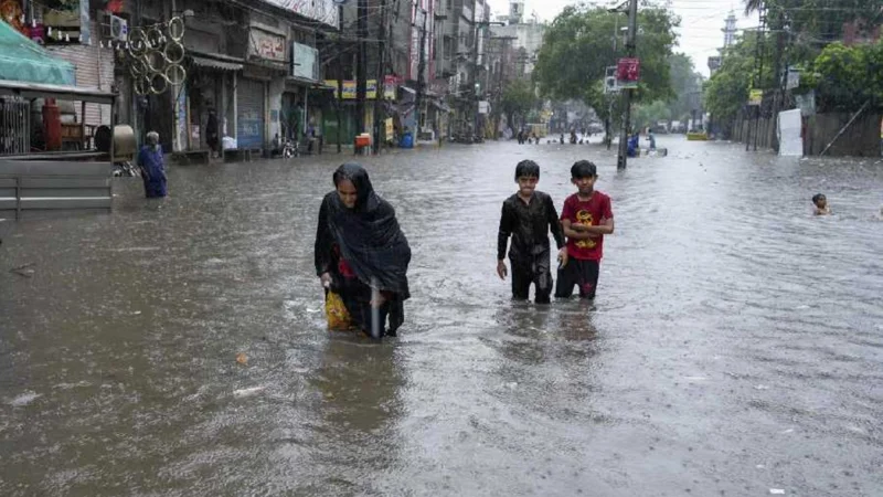 Heavy rain turns Lahore streets into pools