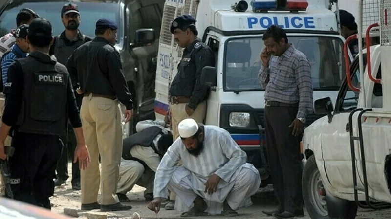 Karachi gunfight over personal dispute leaves one Cop killed, Rangers man injured