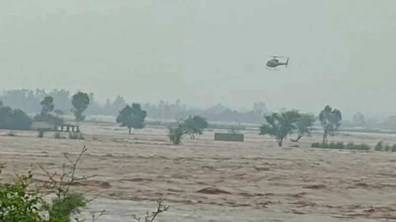 Pakistan Army rescues flood-trapped family via helicopter