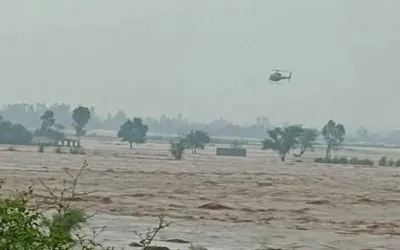 Pakistan Army rescues flood-trapped family via helicopter