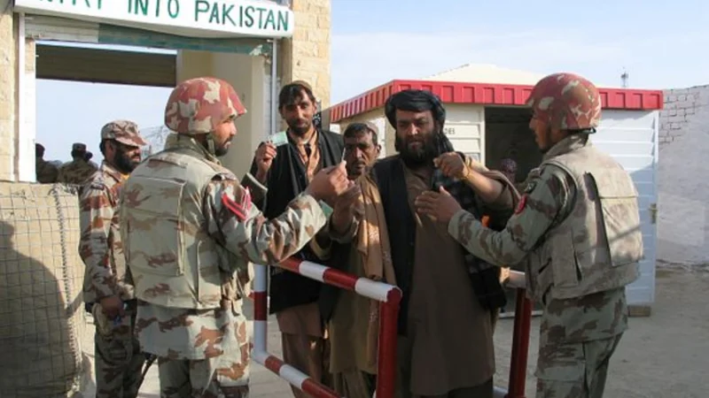Pak-Afghan border Alert: Five suspected “Suicide Bombers” arrested while crossing