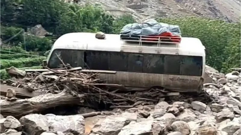 Army launches helicopter relief operations for stranded tourists