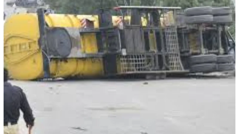 Traffic disruption on Shahrah-e-Faisal