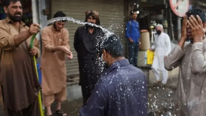 Karachi Weather Alert: Citizens can expect hot and humid conditions today
