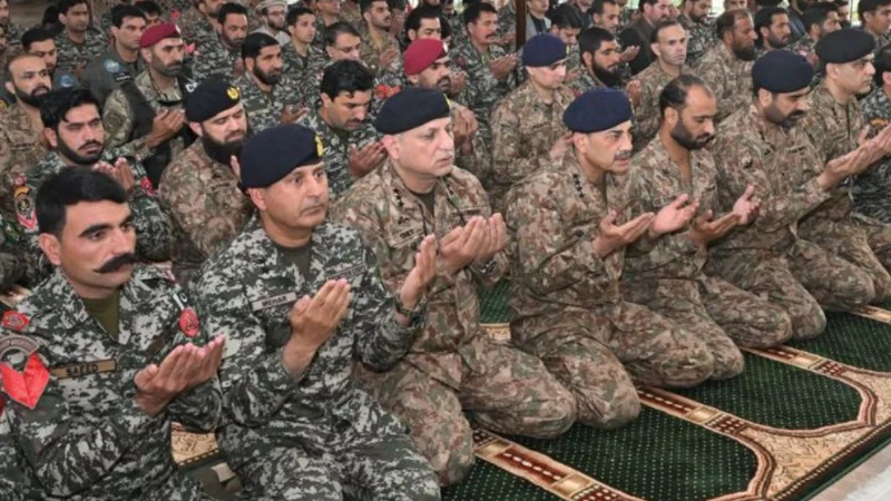 COAS celebrates Eid-ul-Fitr with troops in Wana and Chehkan