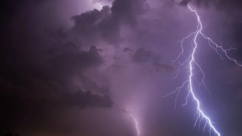 UAE braces for heavy rains, thunderstorms, and hail as unstable weather intensifies