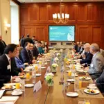 Aurangzeb vows to improve business climate in Pakistan
