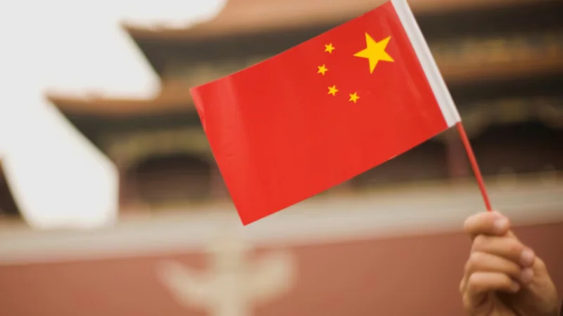 China's economy outpaces expectations in first Quarter