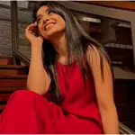 Sehar Khan Dazzles Fans with Red Outfit!
