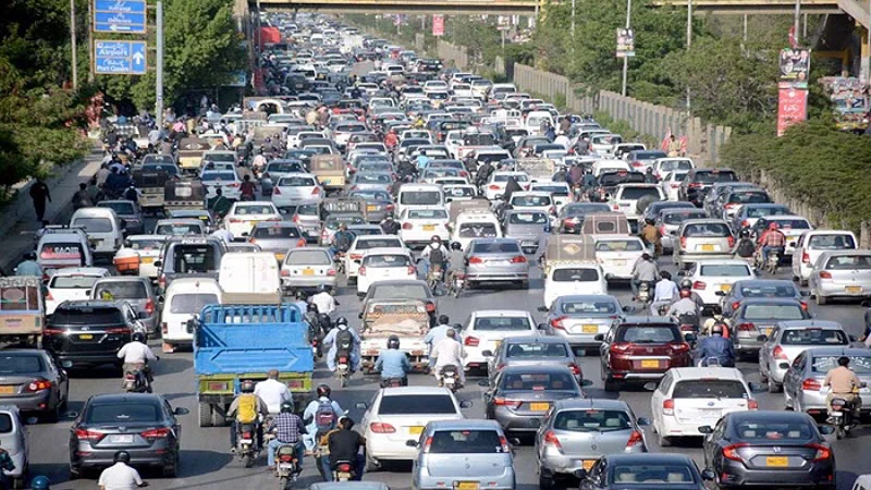 Closure of roads in Karachi causes worst traffic jam