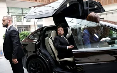 Elon Musk visits China to discuss self-driving technology