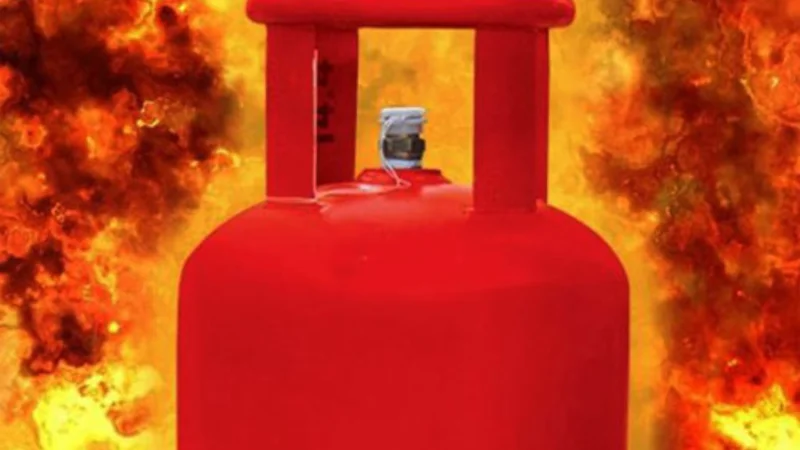 Two die, eight injured in gas cylinder blast in Karachi