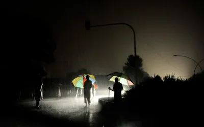 Karachiites experience power outages after rainfall in Karachi