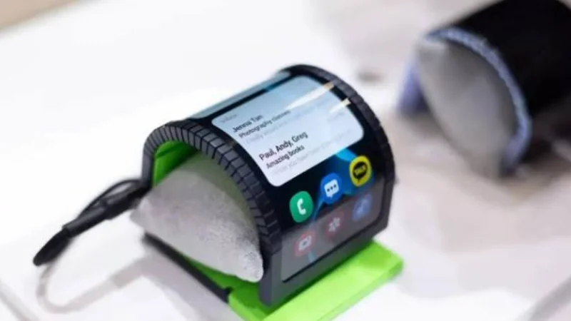 Samsung Unveils Smartphone with Bendable Display for Wrist Use as Smartwatch