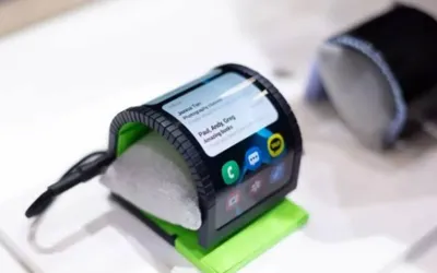 Samsung Unveils Smartphone with Bendable Display for Wrist Use as Smartwatch