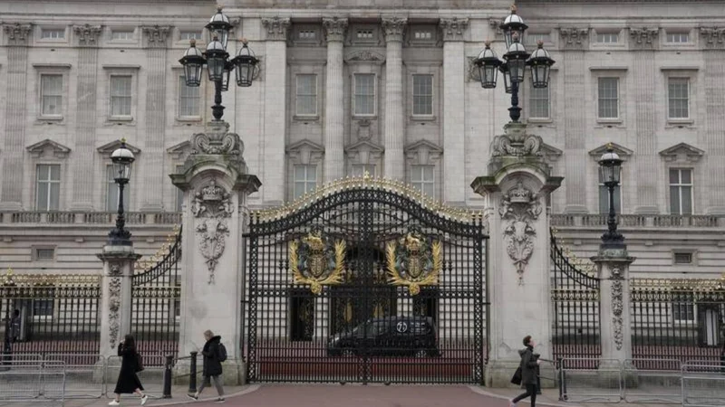 Buckingham Palace Gate Crash: Man Arrested in Security Breach