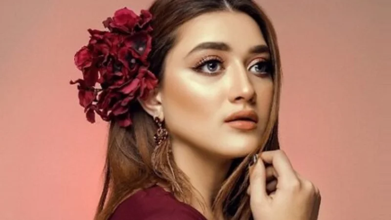 Momina Iqbal reveals the Illusion of social media society