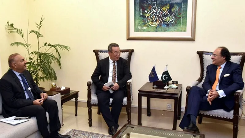 Pakistan, ADB discuss collaboration to foster economic growth
