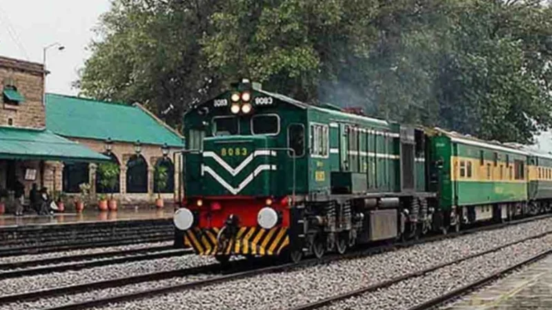 Pakistan Railways considers fare reductions for Eid special trains