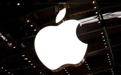 US Apple Fans Embrace $3,500 Vision Pro