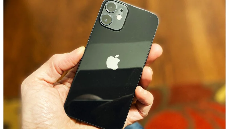 Apple forecasts decrease in iPhone sales