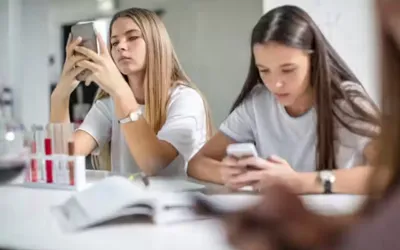 More than 90% of schools in England ban mobile phone use