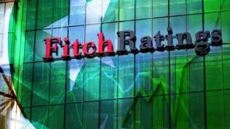 Pakistan's economic outlook improves as Fitch boosts credit rating