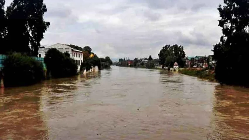 Jhelum river faces moderate flood after India releases water