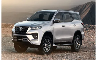 Toyota Fortuner latest price & specifications in Pakistan for May 2025