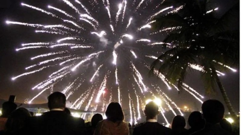 Karachi welcomes 2025 with spectacular fireworks at Governor House