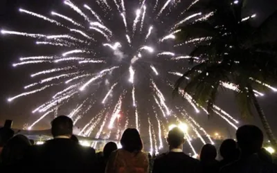 Karachi welcomes 2025 with spectacular fireworks at Governor House