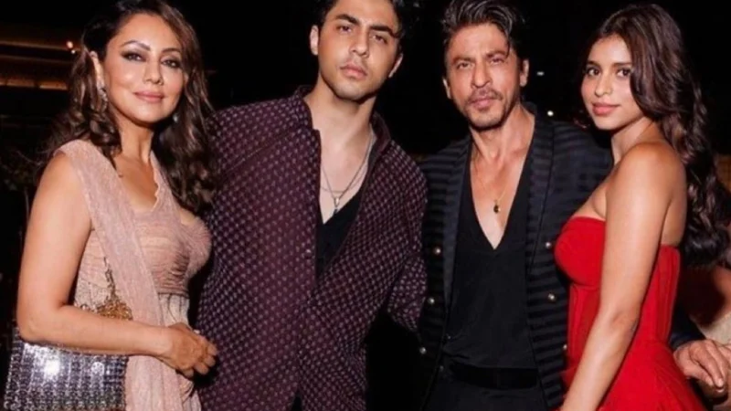 Shah Rukh Khan requests fans to support Aryan and Suhana Khan