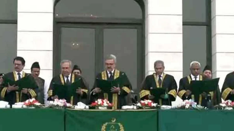 CJP Yaha Afridi administers oath to newly appointed SC judges