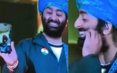 Arijit Singh’s heartwarming moment with father during live concert wins hearts: Watch