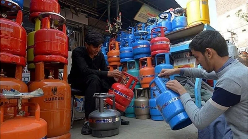 OGRA reduces LPG prices, bringing relief to households