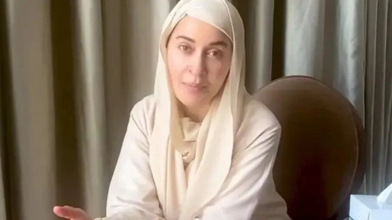 Shaista Lodhi on how her spiritual moments during Umrah met with public intrusion