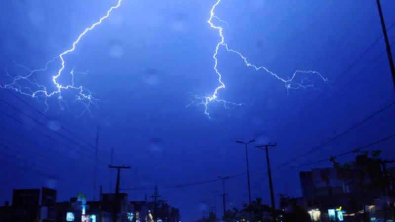 Lahore hit severe thunderstorms, and gusty winds, leading to numerous casualties