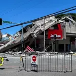 Philippines hit by powerful 7.8 earthquake, one death reported