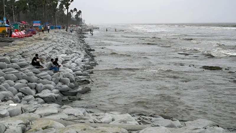 Bangladesh faces rapid sea swamping