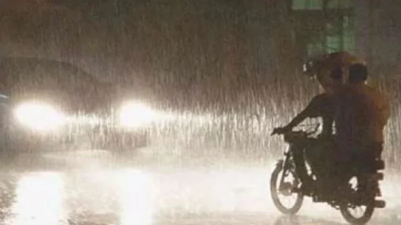 Karachi braces for heavy rain and thunderstorms tonight