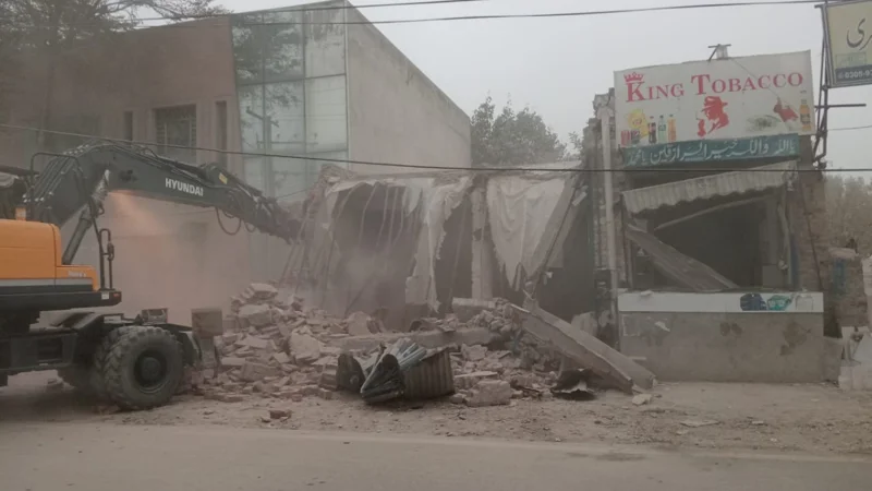 LDA smashed/seals eight illegal buildings in Lahore