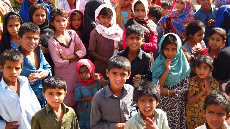 800,000 Pakistanis