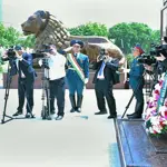 PM Shehbaz lays wreath at Ismail Somoni monument
