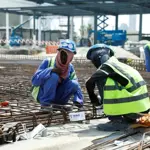 Foreign Workers in UAE Face New Hurdles Under Revised Work Permit Laws