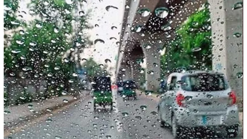 Rain Hits Karachi as Dark Clouds Appear in the City